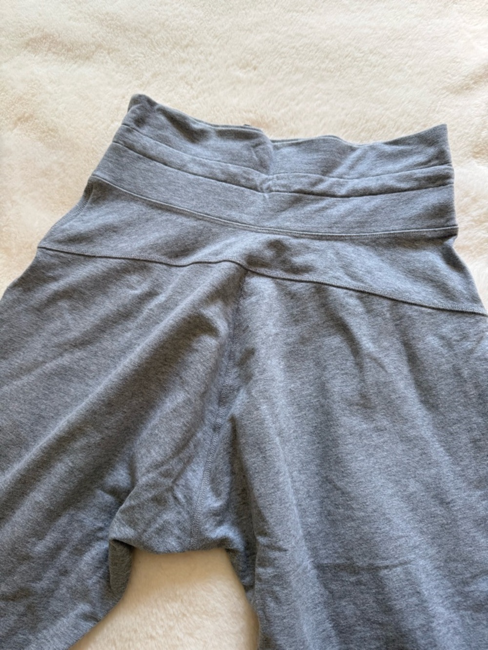 Lululemon Liberty Crop Heathered Fossil Gray Drawstring Jogger Capris - Picture 16 of 16